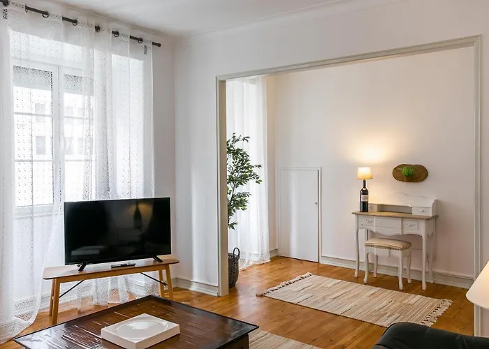 Sunny Apartment In The Heart Of Principe Real