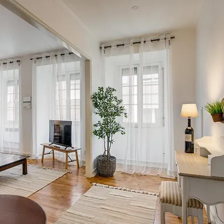 Sunny Apartment In The Heart Of Principe Real Lisbon Exterior photo